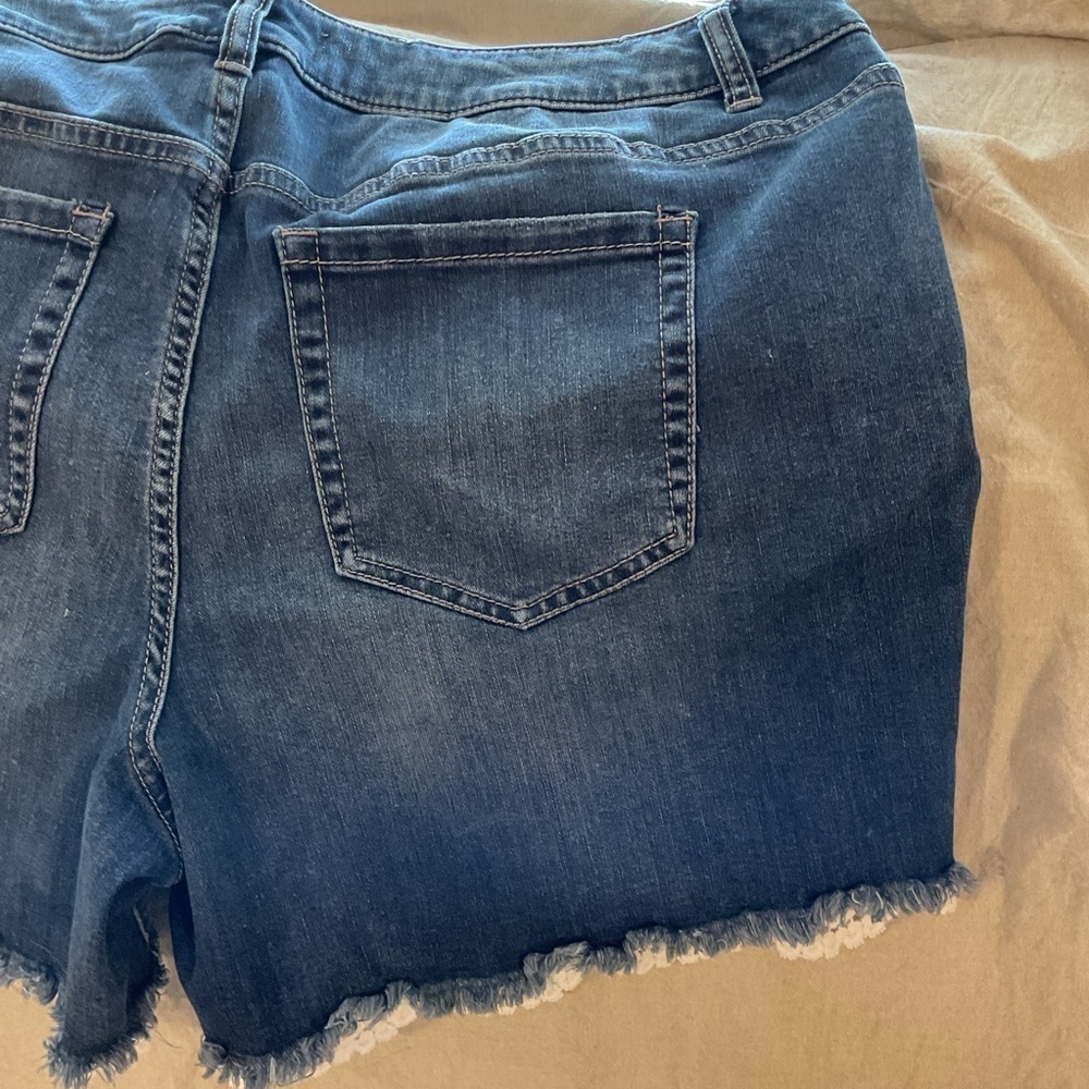 Lane Bryant Women’s Distressed Jean Girlfriend Shorts Lace Trim Mid Rise - Picture 3 of 9